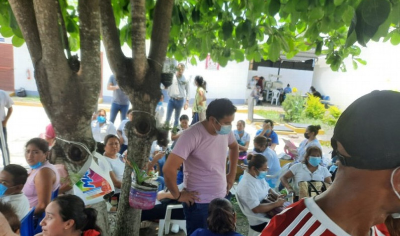 Dejan esperando a 200 trabajadores de salud que recibirían vacuna contra COVID-19 en Veracruz