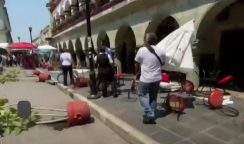 Normalistas vandalizan negocios en Oaxaca