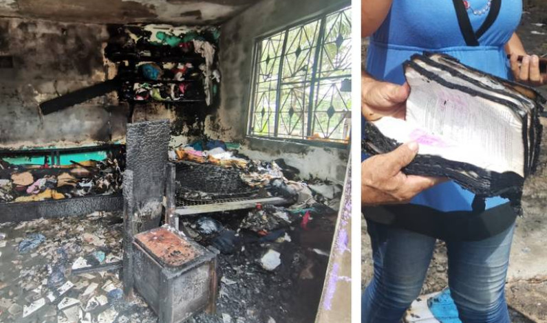 Incendio arrasa con casa; una biblia solo resultó ahumada Incendio arrasa con casa; una biblia solo resultó ahumada