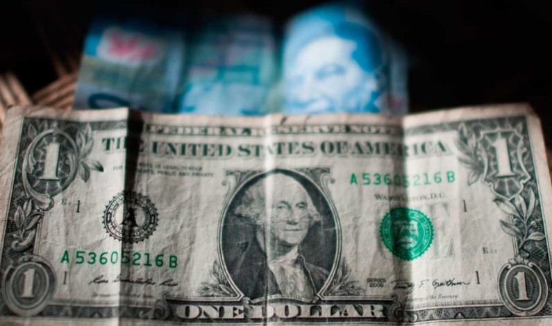 El dólar se mantiene por debajo de los 20 pesos El dólar se mantiene por debajo de los 20 pesos