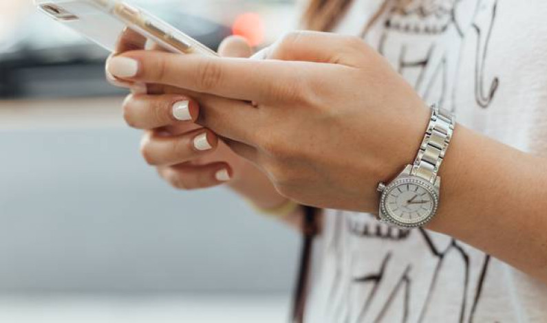 Joven será compensada por Apple tras publicarse sus fotografías íntimas