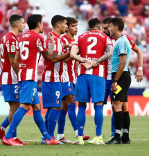 ‘Este árbitro es muy malo’, queja del Atlético de Madrid