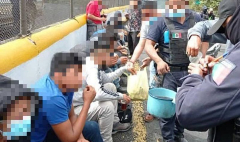 Falsifican camión de Diconsa para llevar migrantes; choca en Veracruz.