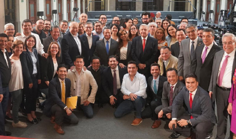 López Obrador se reúne con gobernadores de Morena y su gabinete López Obrador se reúne con gobernadores de Morena y su gabinete