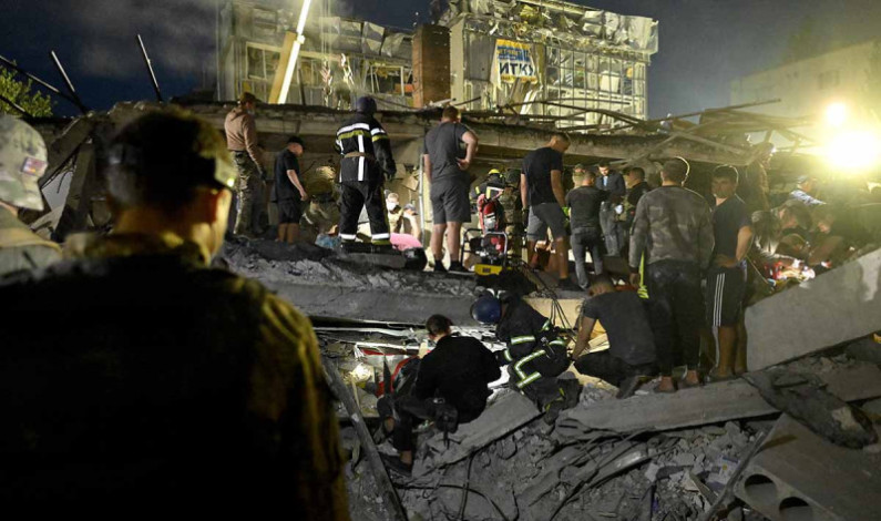 Zelenski pide castigo para «asesinos y terroristas rusos» por bombardeo de Kramatorsk Zelenski pide castigo para «asesinos y terroristas rusos» por bombardeo de Kramatorsk