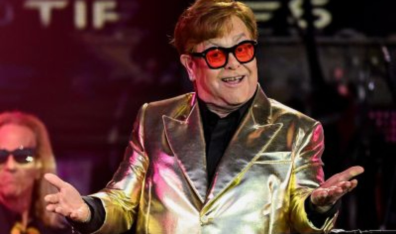 Elton John cierra con broche de oro el Glastonbury Elton John cierra con broche de oro el Glastonbury