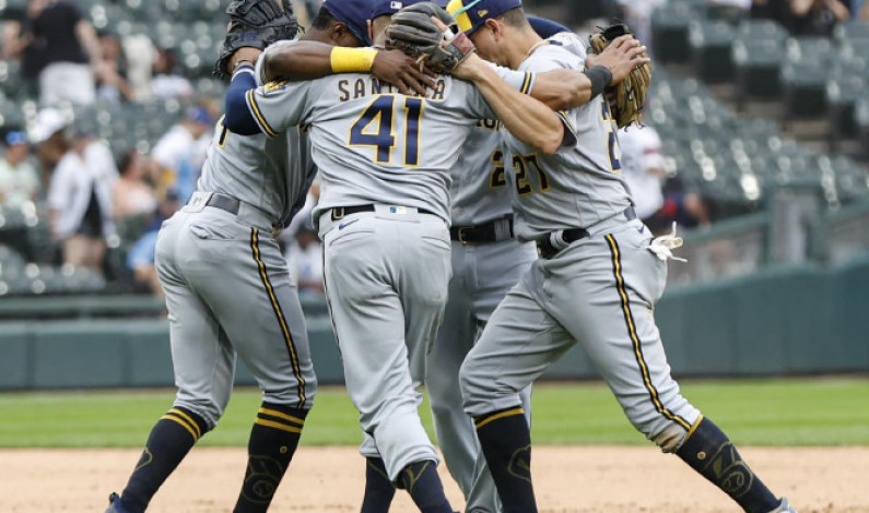 Milwaukee vence a Medias Blancas con Santana y Peralta en plan estelar Milwaukee vence a Medias Blancas con Santana y Peralta en plan estelar