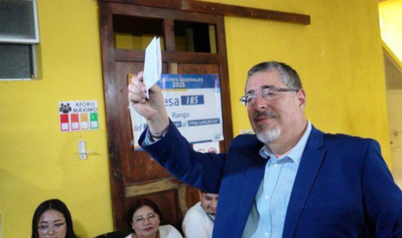Bernardo Arévalo gana la presidencia de Guatemala