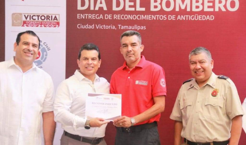 Reconoce Lalo Gattás la labor de los Bomberos Reconoce Lalo Gattás la labor de los Bomberos
