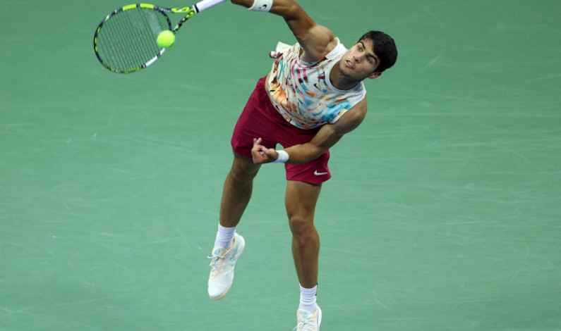 Carlos Alcaraz se muestra dominante y avanza en US Open Carlos Alcaraz se muestra dominante y avanza en US Open