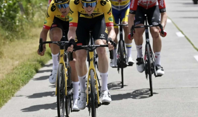 Ciclista Van Hooydonck habría sufrido infarto mientras manejaba Ciclista Van Hooydonck habría sufrido infarto mientras manejaba
