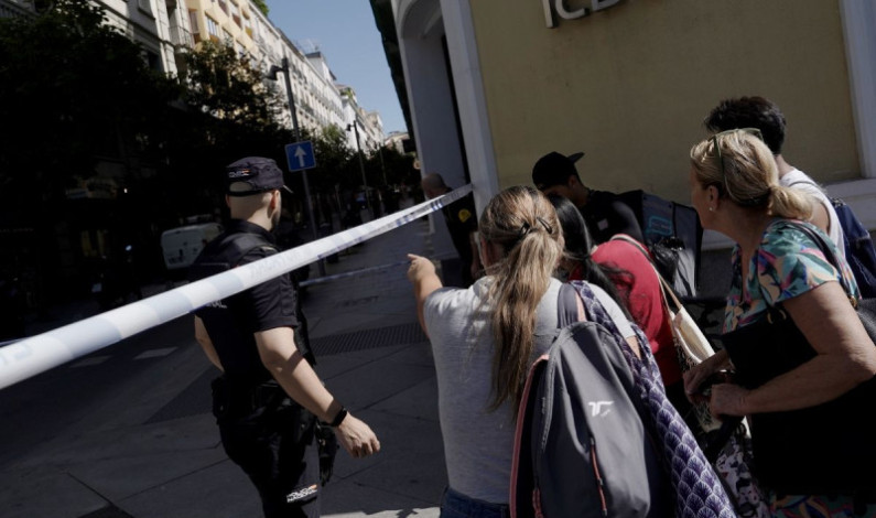 Desalojan varias calles del centro de Madrid por amenaza de bomba Desalojan varias calles del centro de Madrid por amenaza de bomba