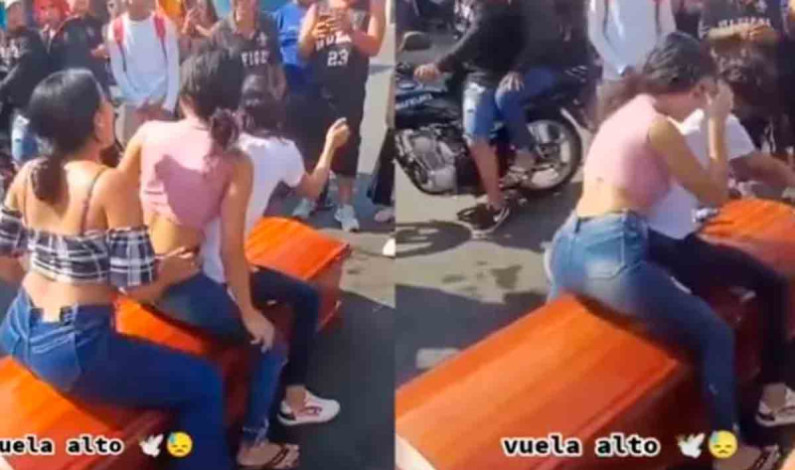 Jóvenes despiden a su amiga fallecida perreando sobre el ataúd Jóvenes despiden a su amiga fallecida perreando sobre el ataúd
