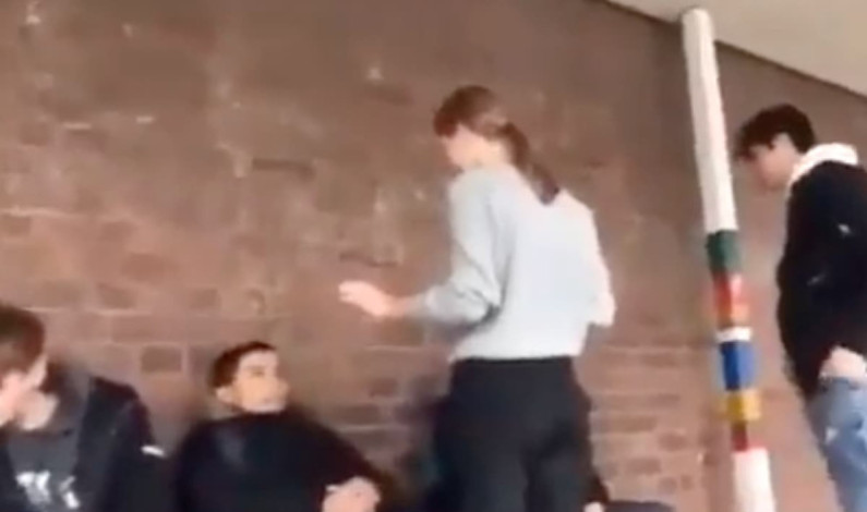 Se hace viral y polémico otro pleito de igualdad de género: chica vs chico Se hace viral y polémico otro pleito de igualdad de género: chica vs chico