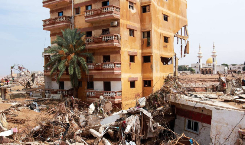Inundaciones en Libia arrasan con una ciudad y dejan más de 2 mil 300 muertos