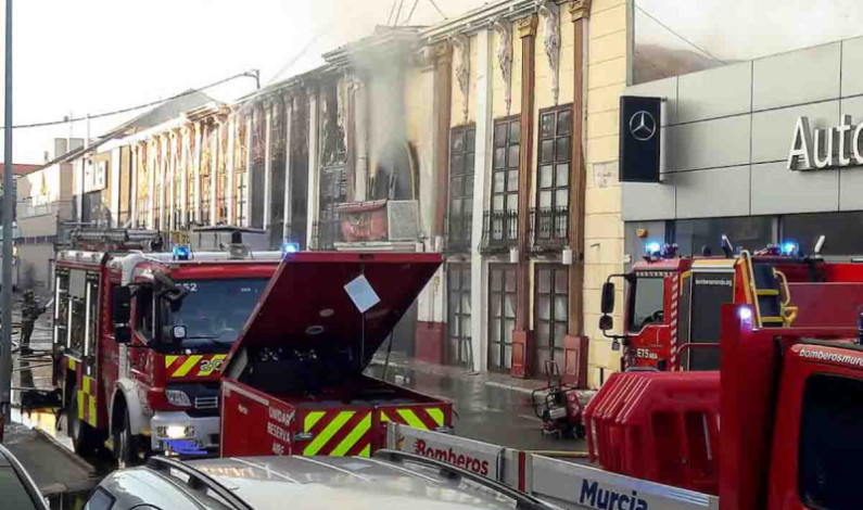 Al menos 13 muertos en incendio de una discoteca en Murcia, España Al menos 13 muertos en incendio de una discoteca en Murcia, España