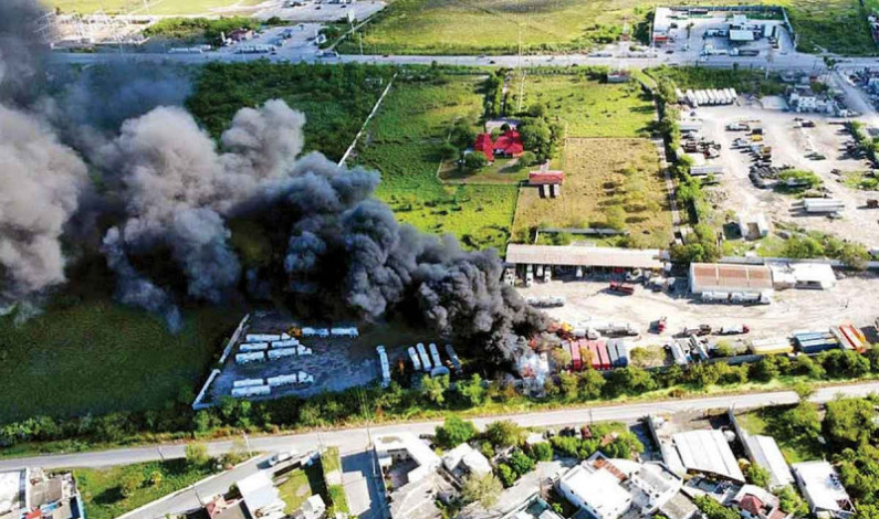 Estallan cuatro contenedores de combustible; causa terror en Matamoros Estallan cuatro contenedores de combustible; causa terror en Matamoros
