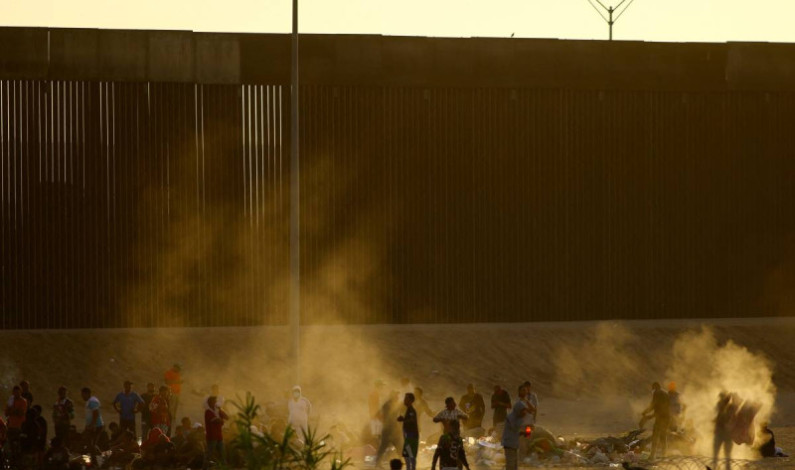 EU construirá un nuevo muro fronterizo en Texas, en medio de la crisis migratoria