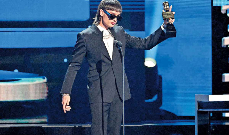Peso Pluma ¡y completo! Premios BillBoard de la música latina 2023 Peso Pluma ¡y completo! Premios BillBoard de la música latina 2023
