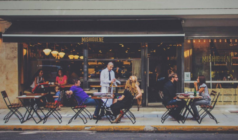 Descubren a hombre que fingía infartos en restaurantes… para no pagar la cuenta