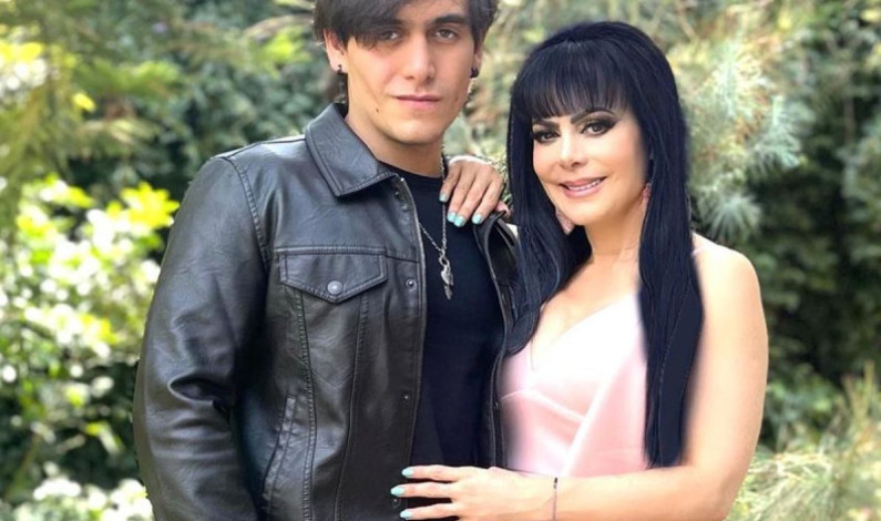 Maribel Guardia llora al poner por primera vez a Julián Figueroa en ofrenda de Día de Muertos