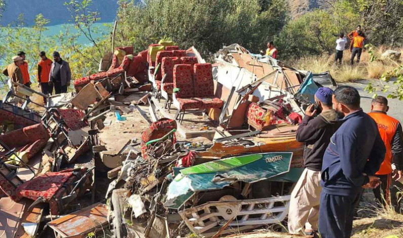 Accidente de autobús en India deja al menos 37 muertos Accidente de autobús en India deja al menos 37 muertos