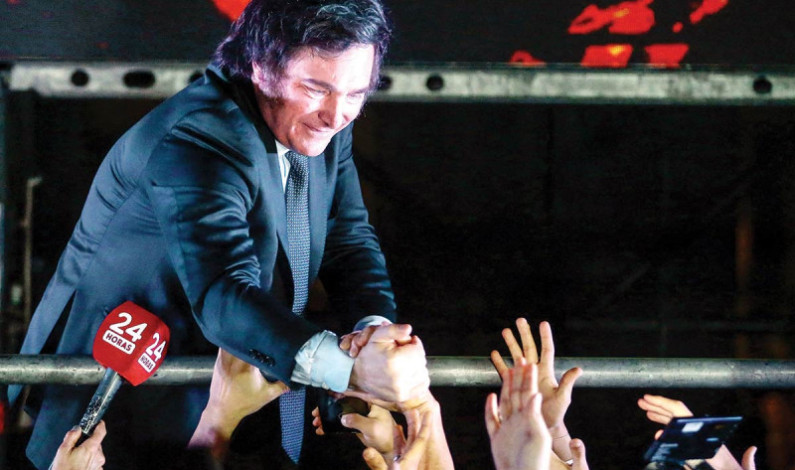 Milei promete frenar la inflación en 2 años; transición en Argentina Milei promete frenar la inflación en 2 años; transición en Argentina