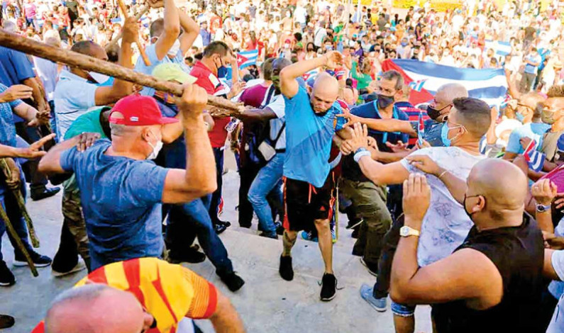 Más cubanos alzan la voz en las calles y redes sociales; piden mejor calidad de vida Más cubanos alzan la voz en las calles y redes sociales; piden mejor calidad de vida