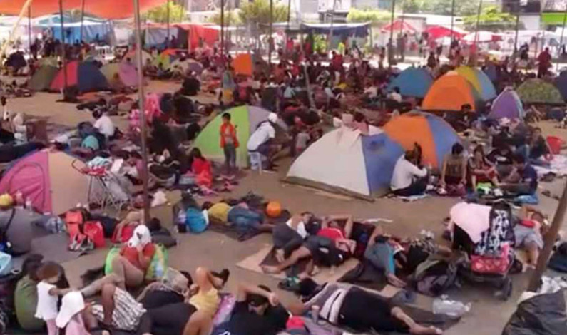 Migrantes piden permiso para transitar por México: ‘No somos delincuentes, toque su corazón’ Migrantes piden permiso para transitar por México: ‘No somos delincuentes, toque su corazón’