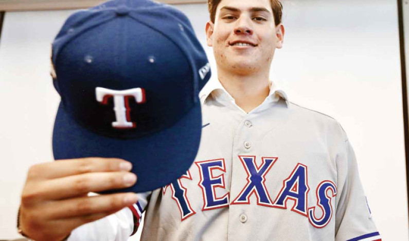 Ángel Arredondo firma con Rangers Ángel Arredondo firma con Rangers