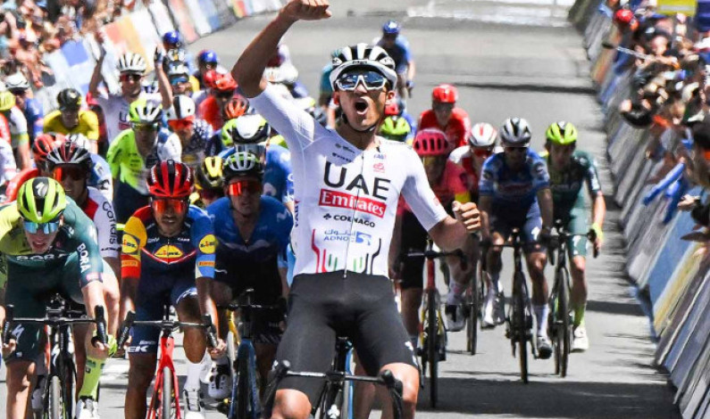 ¡Mexicano hace historia! Ganó primera carrera como profesional y es líder