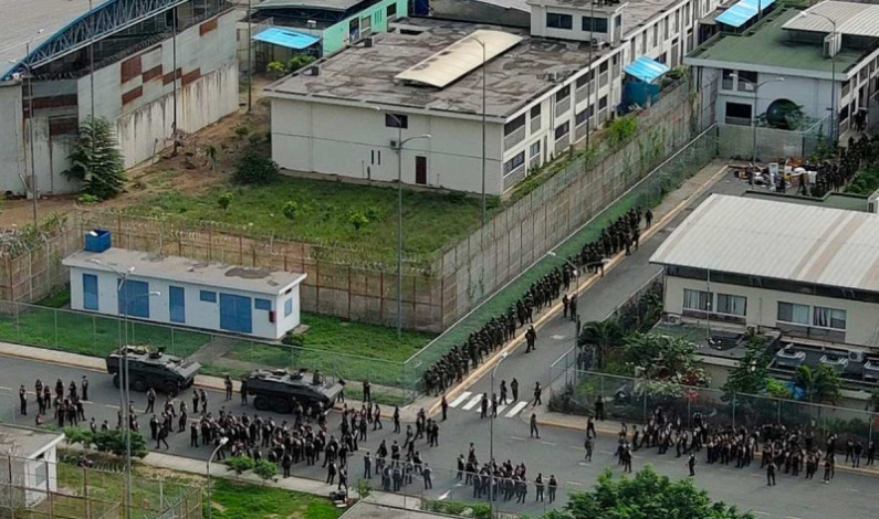 Militares y policías de Ecuador ingresan a cárcel de Guayaquil; realizan decomisos Militares y policías de Ecuador ingresan a cárcel de Guayaquil; realizan decomisos