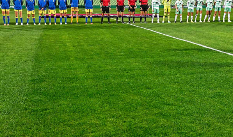 Jugadoras guardaron minuto de silencio por aficionada de Monterrey Jugadoras guardaron minuto de silencio por aficionada de Monterrey