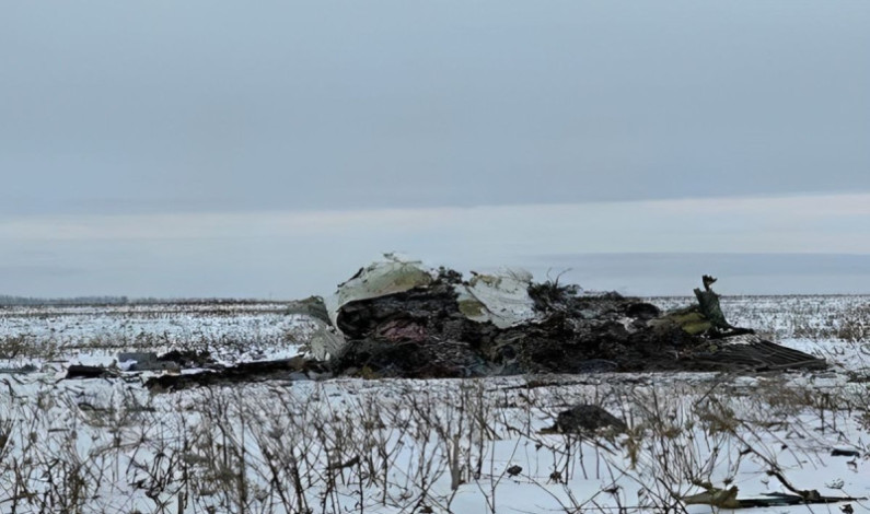 Avión ruso con 65 ucranianos presos se estrella y no hay sobrevivientes