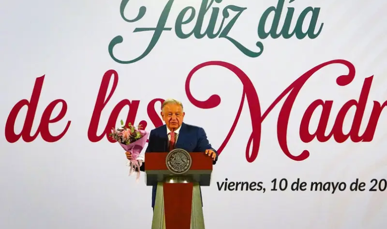 López Obrador Felicita a las mamás en la «mañanera» acompañado de Mariachi y Son Jarocho López Obrador Felicita a las mamás en la «mañanera» acompañado de Mariachi y Son Jarocho