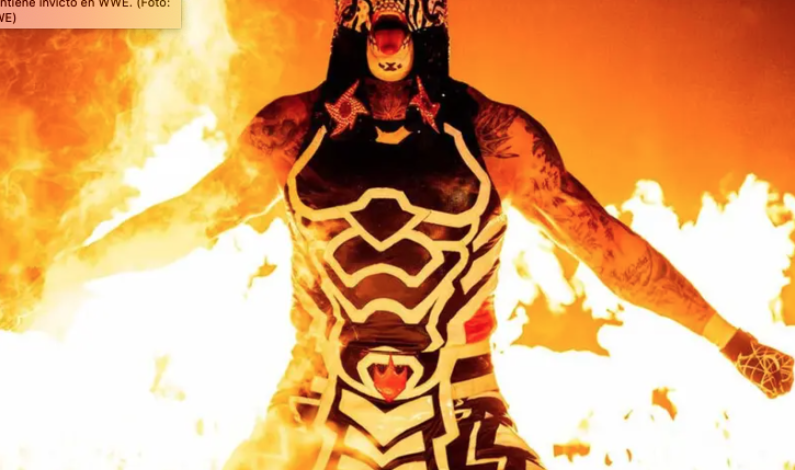 Penta da clases de salsa a una figura de WWE Penta da clases de salsa a una figura de WWE