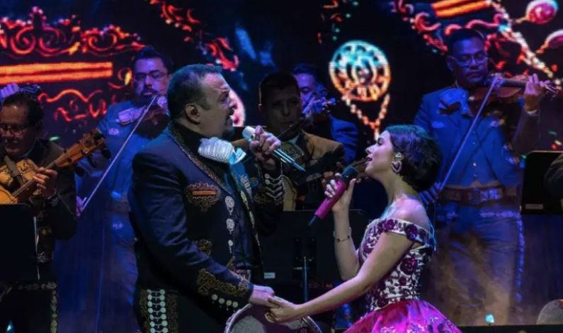 Pepe Aguilar aclara los rumores sobre ‘comprar portadas’ y su influencia en el éxito de Ángela Aguilar Pepe Aguilar aclara los rumores sobre ‘comprar portadas’ y su influencia en el éxito de Ángela Aguilar