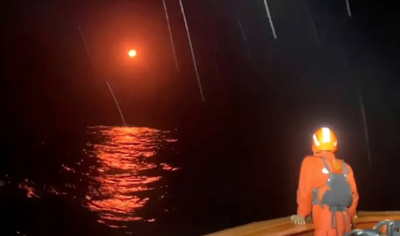 Rescatan a todos los desaparecidos tras naufragio de un barco en Indonesia Rescatan a todos los desaparecidos tras naufragio de un barco en Indonesia