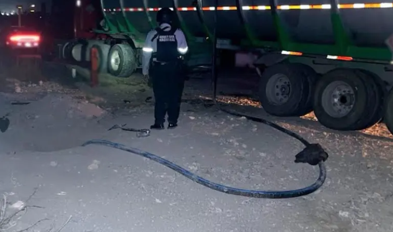 Huachicol en Nuevo León: aseguran tractocamión cargado con 45 mil litros de combustible Huachicol en Nuevo León: aseguran tractocamión cargado con 45 mil litros de combustible