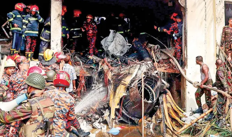 Tragedia por caída de avión en escuela deja 20 muertos Tragedia por caída de avión en escuela deja 20 muertos