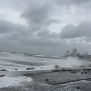 Alertan por fuertes lluvias y tormentas en Veracruz: Protección Civil pide extremar precauciones