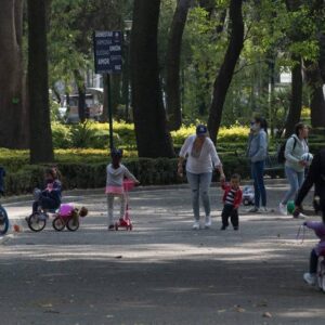 600 menores han fallecido por COVID-19 en México: Salud