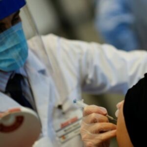 Autoriza Colombia venta de vacunas contra COVID-19 para el sector privado