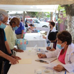 Serán vacunados aunque no estén registrados ni lleven su expediente: Delegado