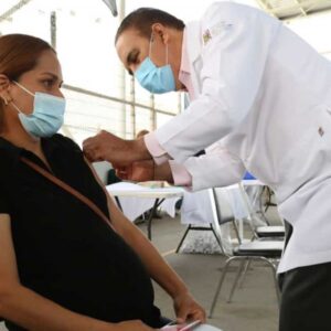 Suma NL 2,800 mujeres embarazadas vacunadas contra Covid-19