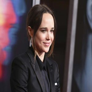 Elliot Page muestra su cuerpo en traje de baño tras operación