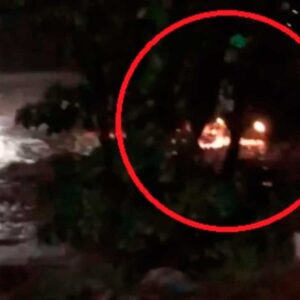 Rescatan a 2 personas de vehículo arrastrado por corriente en NL