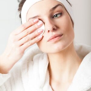 Razones para desmaquillarse antes de irse a dormir