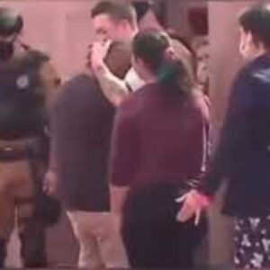 ‘Fue un accidente’: Hombre abraza a conductor que atropelló a su hija