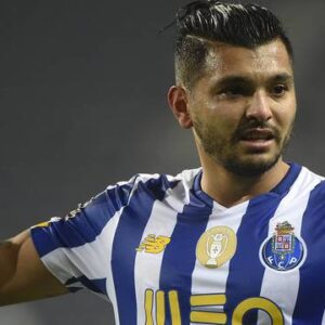 Tecatito Corona: ĀæCuĆ”nto pagarĆa la Fiorentina por ficharlo?
